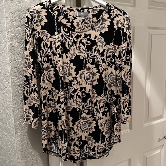 JM Collection | Florals and Flourishes Black and Tan Top - Picture 6 of 10